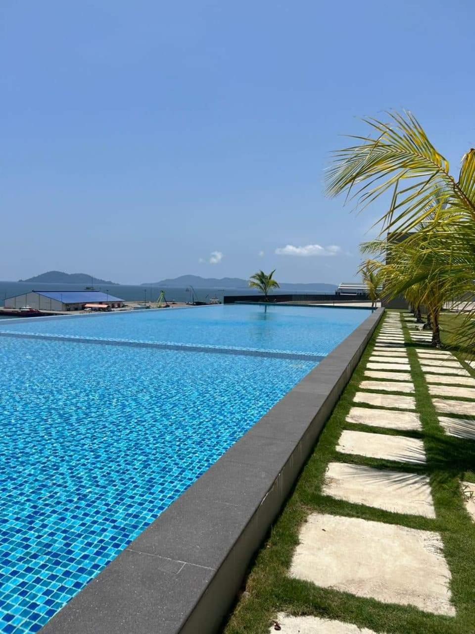 מלון קוטה קינבלו Jesselton Quay Sea View מראה חיצוני תמונה